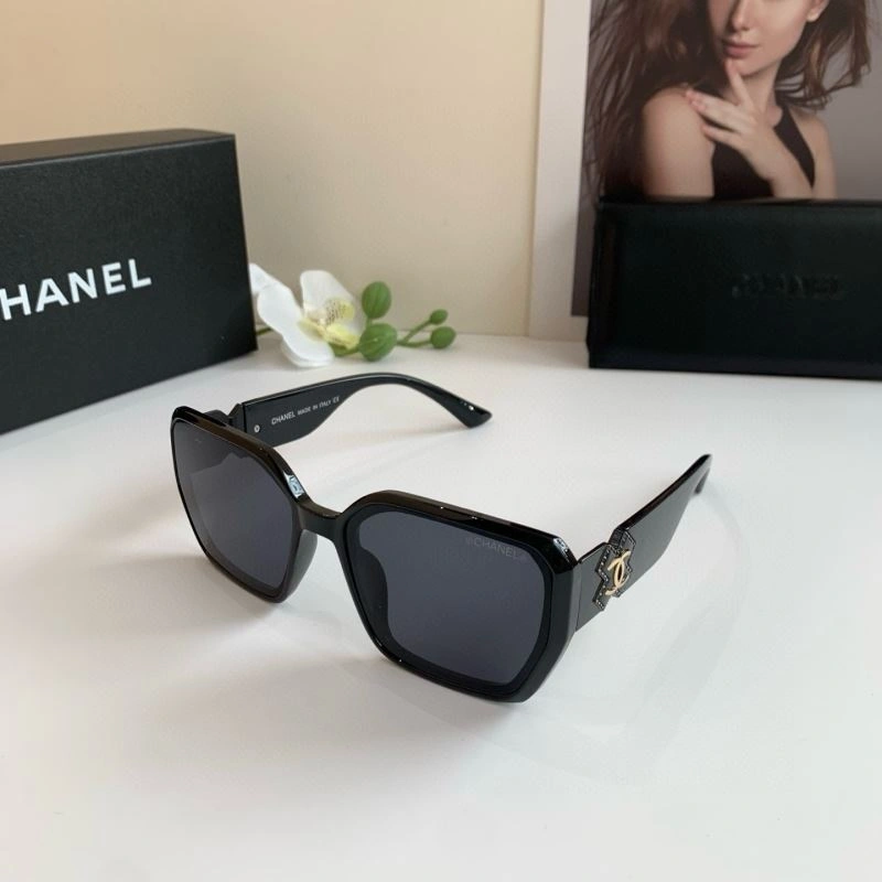 Chanel Sunglasses Elegant 277880