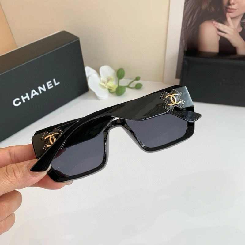 Chanel Sunglasses Elegant 277880