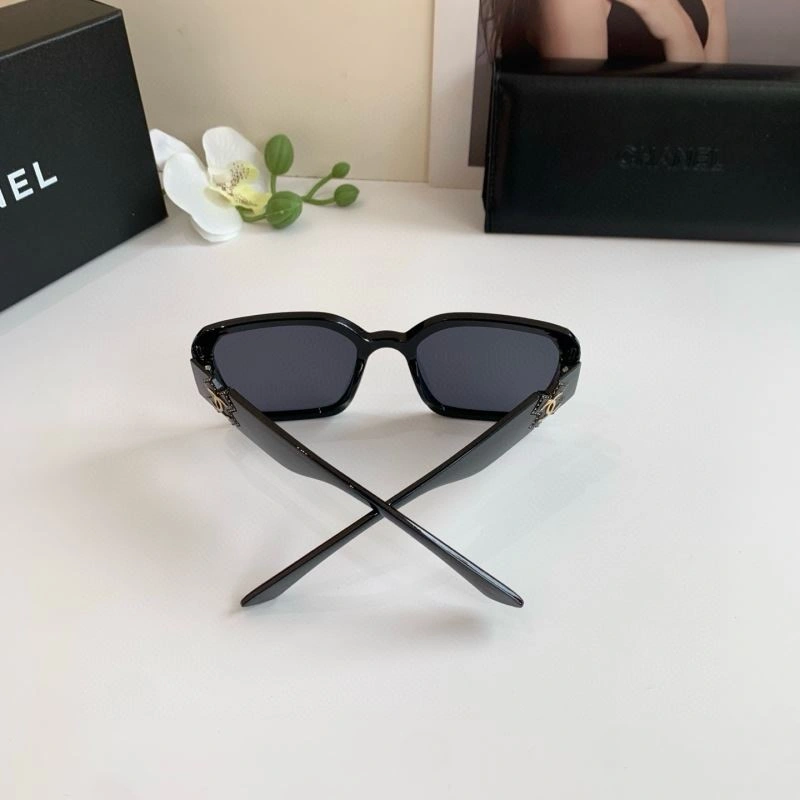 Chanel Sunglasses Elegant 277880