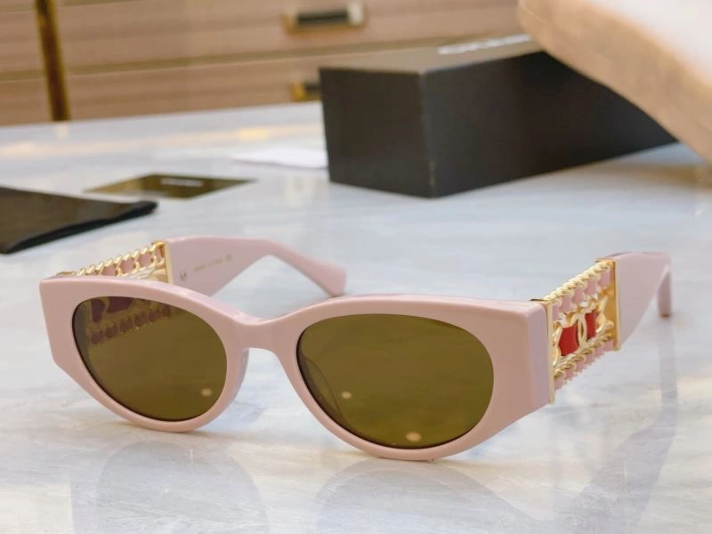 EyeCatching Chanel Sunglasses 278355