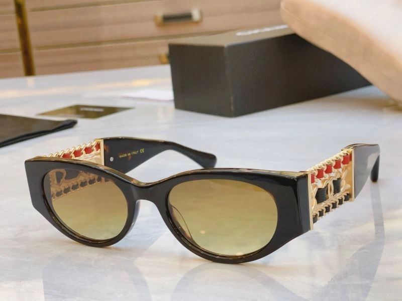 EyeCatching Chanel Sunglasses 278355