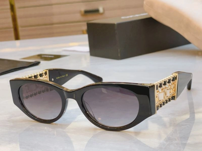 EyeCatching Chanel Sunglasses 278355