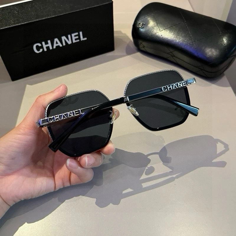 Snug Chanel Sunglasses 278211
