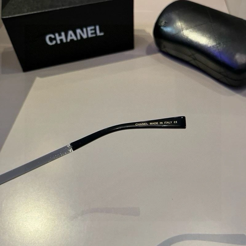 Snug Chanel Sunglasses 278211