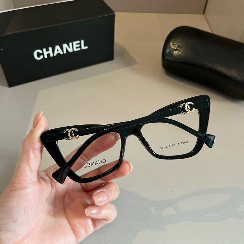Bold Chanel Sunglasses 278241