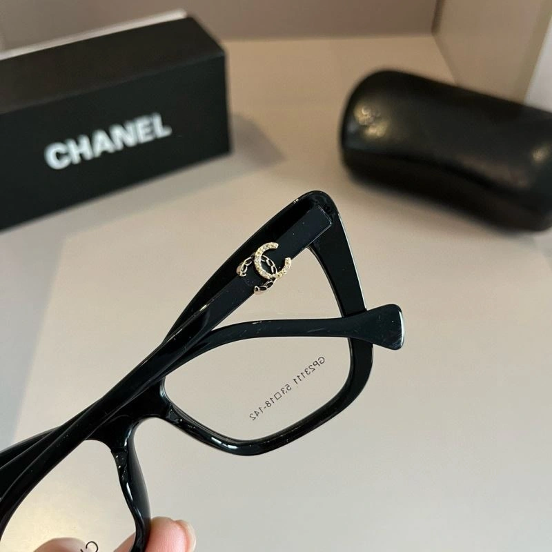 Bold Chanel Sunglasses 278241