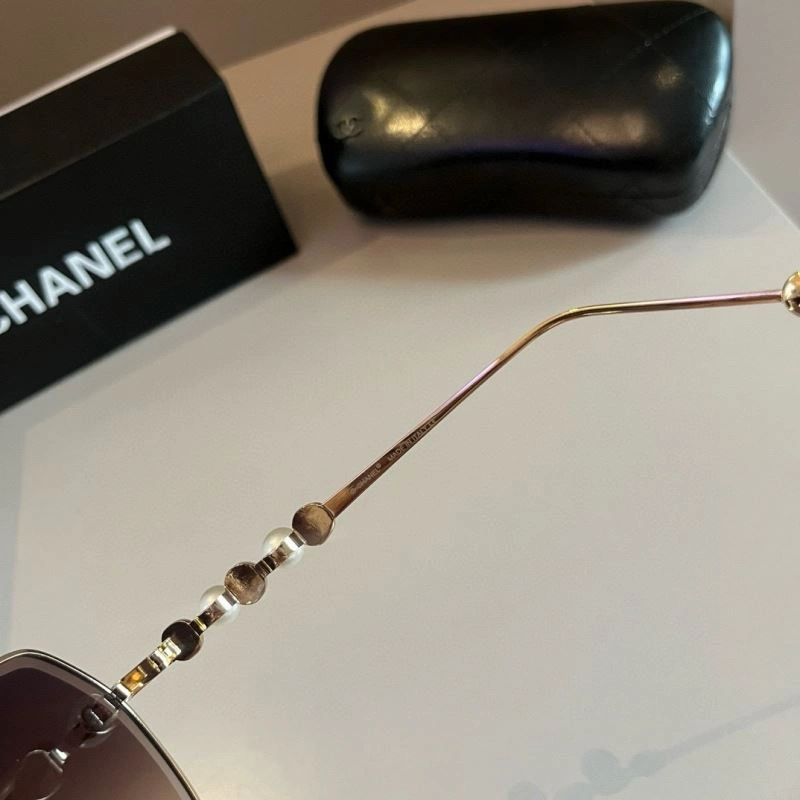 Trendsetting Chanel Sunglasses 278214