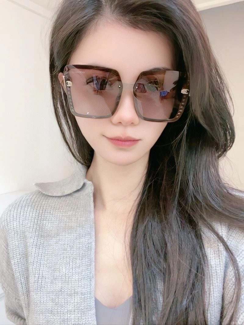 Compact Chanel Sunglasses 278188