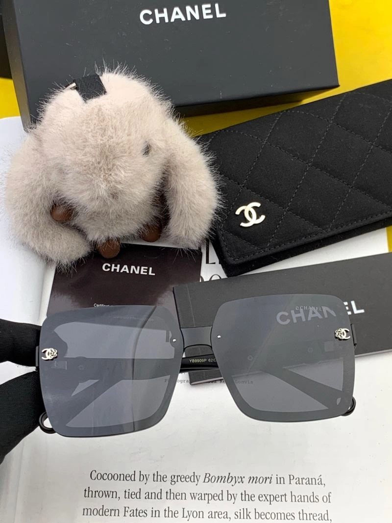Compact Chanel Sunglasses 278188