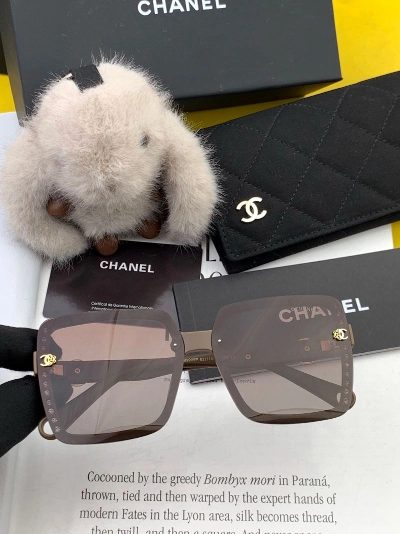 Compact Chanel Sunglasses 278188