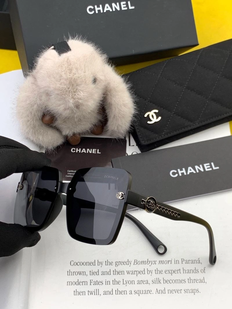 Compact Chanel Sunglasses 278188