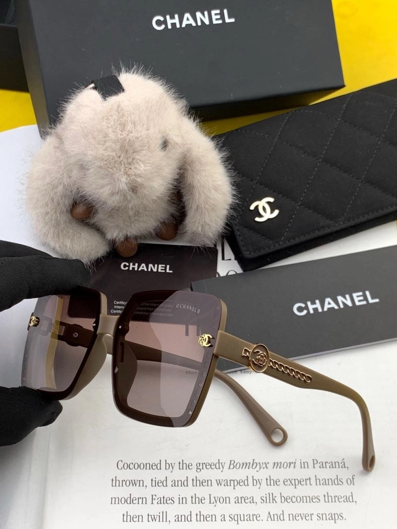 Compact Chanel Sunglasses 278188