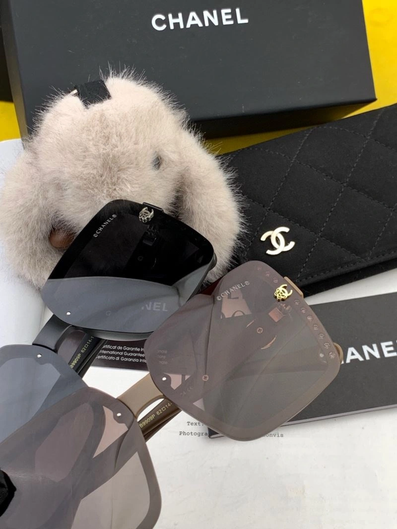 Compact Chanel Sunglasses 278188