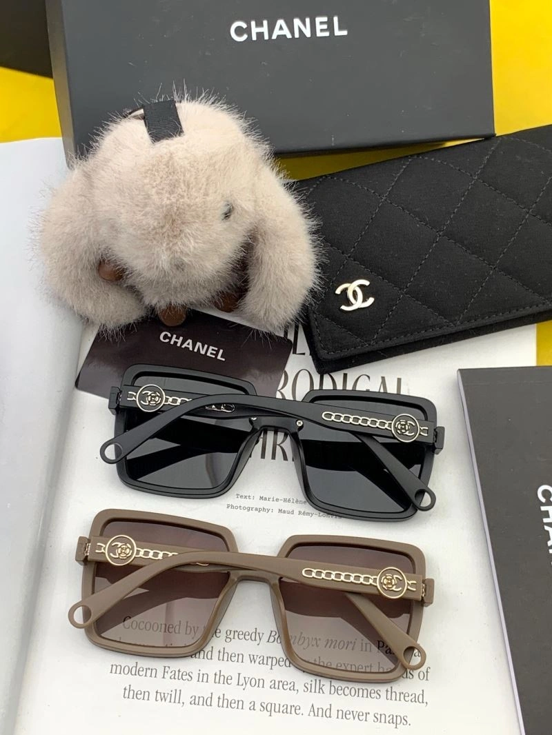 Compact Chanel Sunglasses 278188