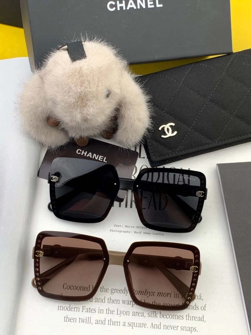 Compact Chanel Sunglasses 278188