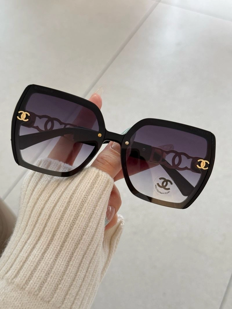 Lightweight Chanel Sunglasses 278422