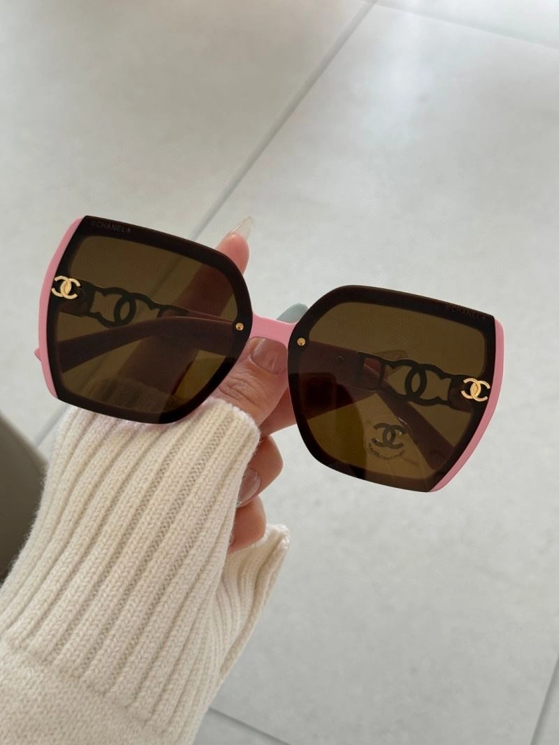 Lightweight Chanel Sunglasses 278422