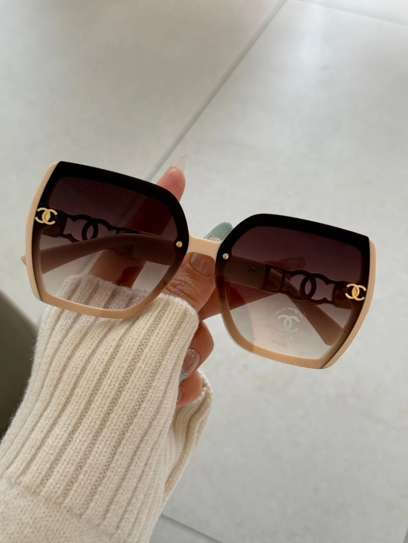 Lightweight Chanel Sunglasses 278422