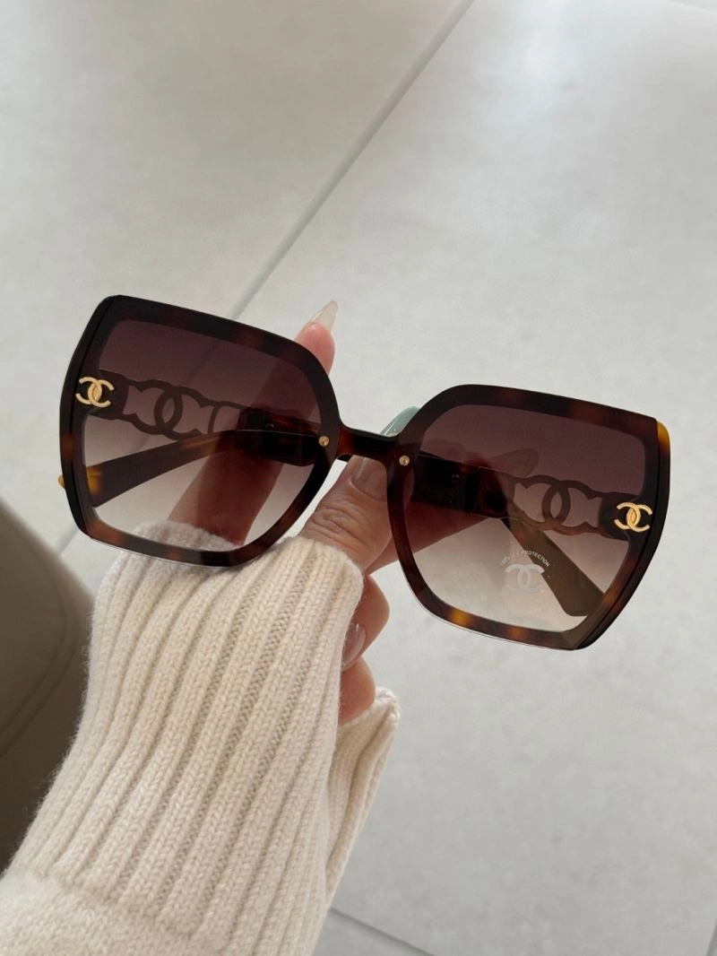 Lightweight Chanel Sunglasses 278422
