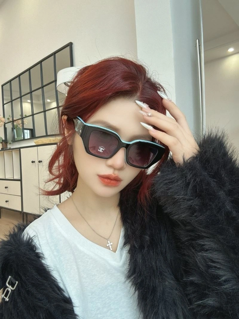 Compact Chanel Sunglasses 278407