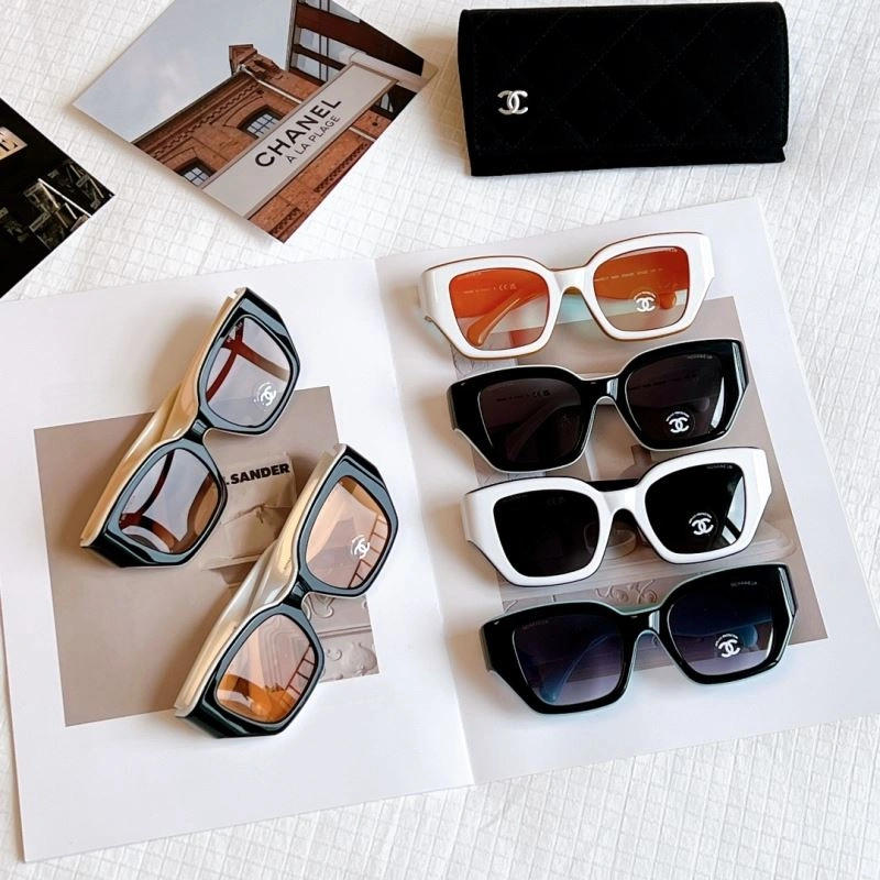 Compact Chanel Sunglasses 278407
