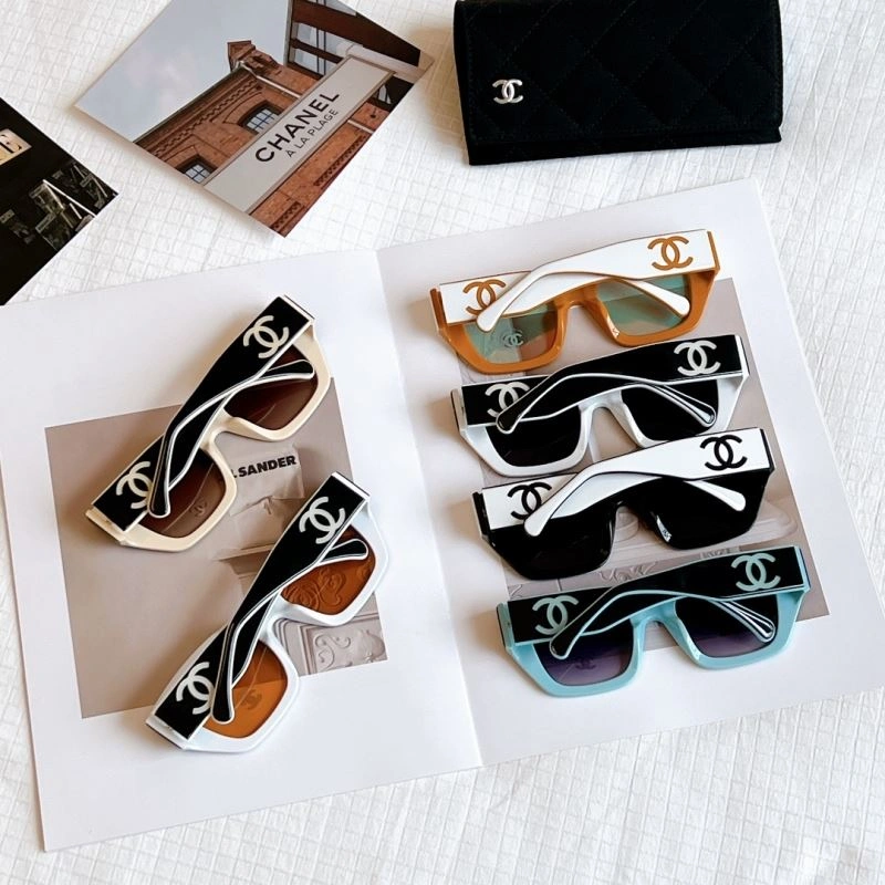 Compact Chanel Sunglasses 278407