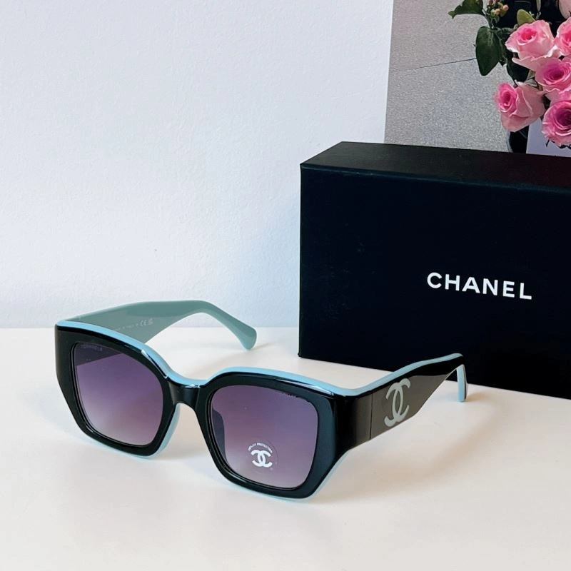 Compact Chanel Sunglasses 278407