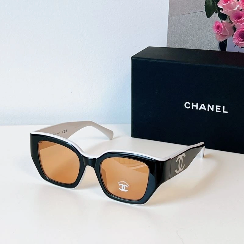 Compact Chanel Sunglasses 278407