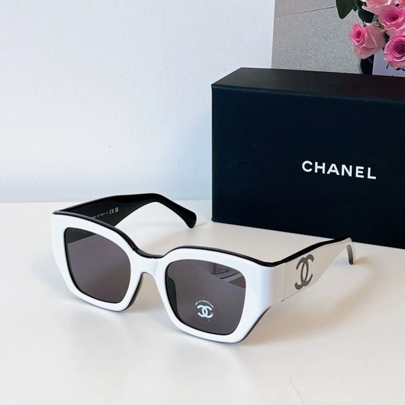 Compact Chanel Sunglasses 278407