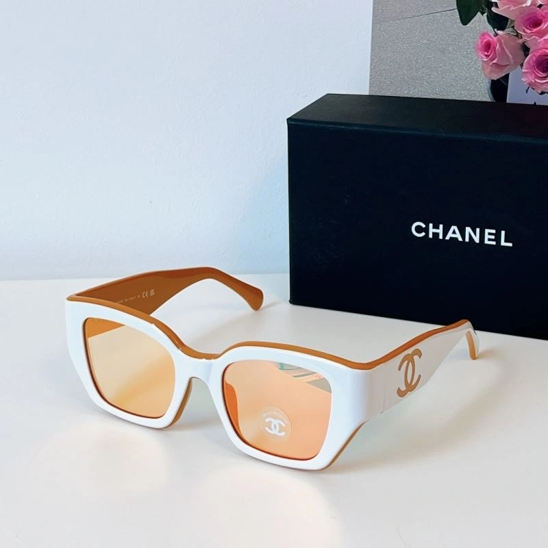 Compact Chanel Sunglasses 278407