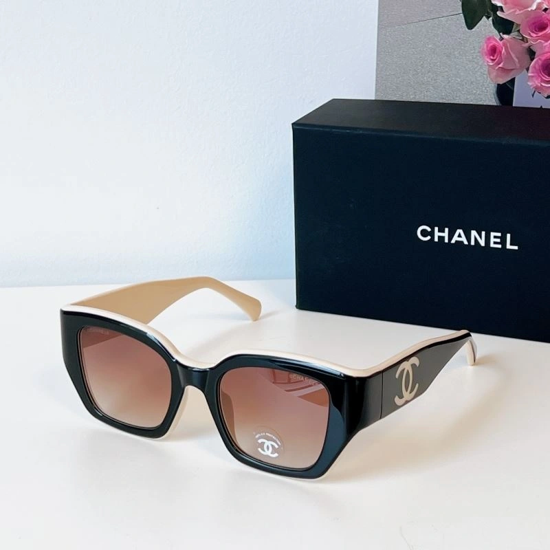 Compact Chanel Sunglasses 278407
