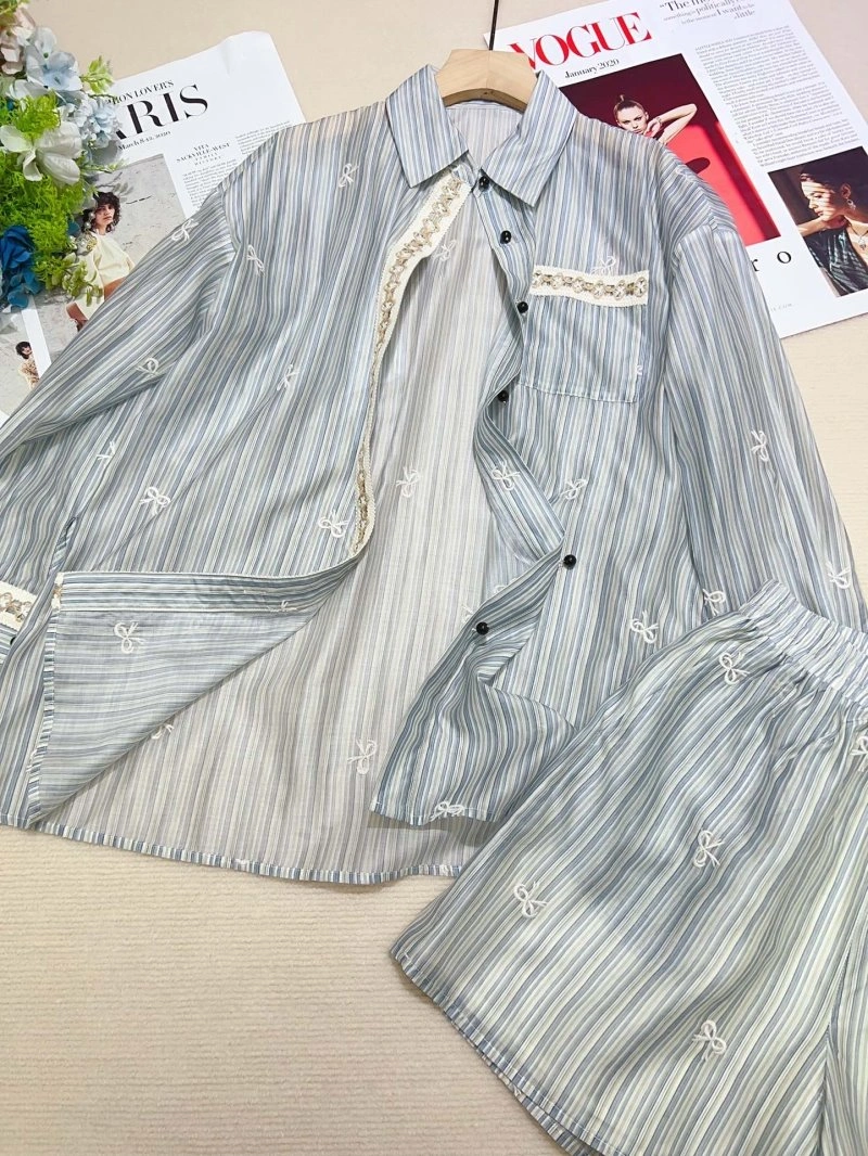 Minimalist Chanel Sunscreen Jacket 108747
