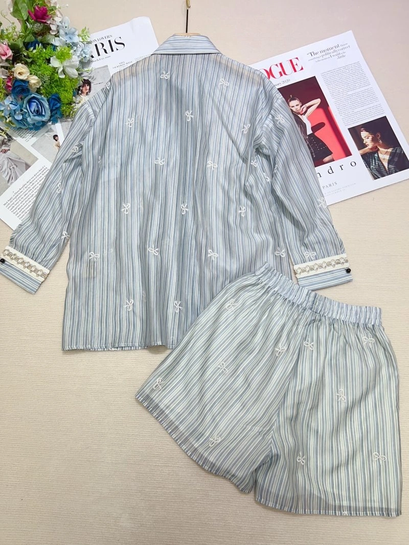Minimalist Chanel Sunscreen Jacket 108747