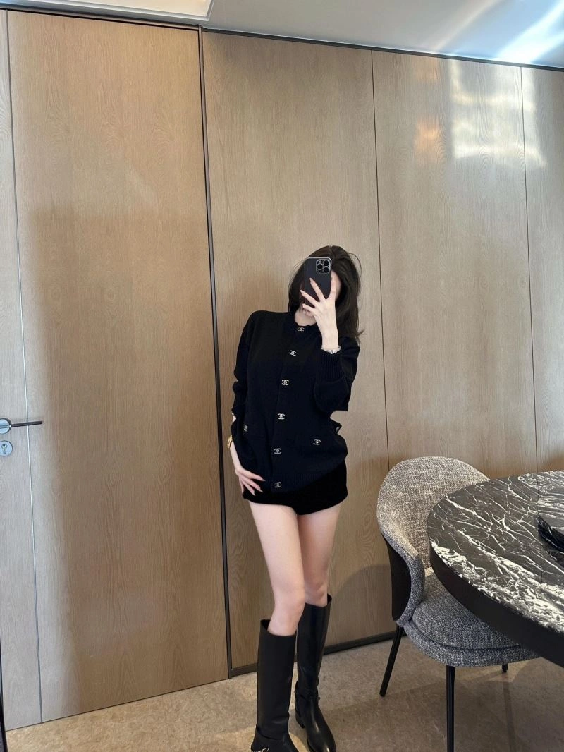 Breathable Chanel Sweaters 111397