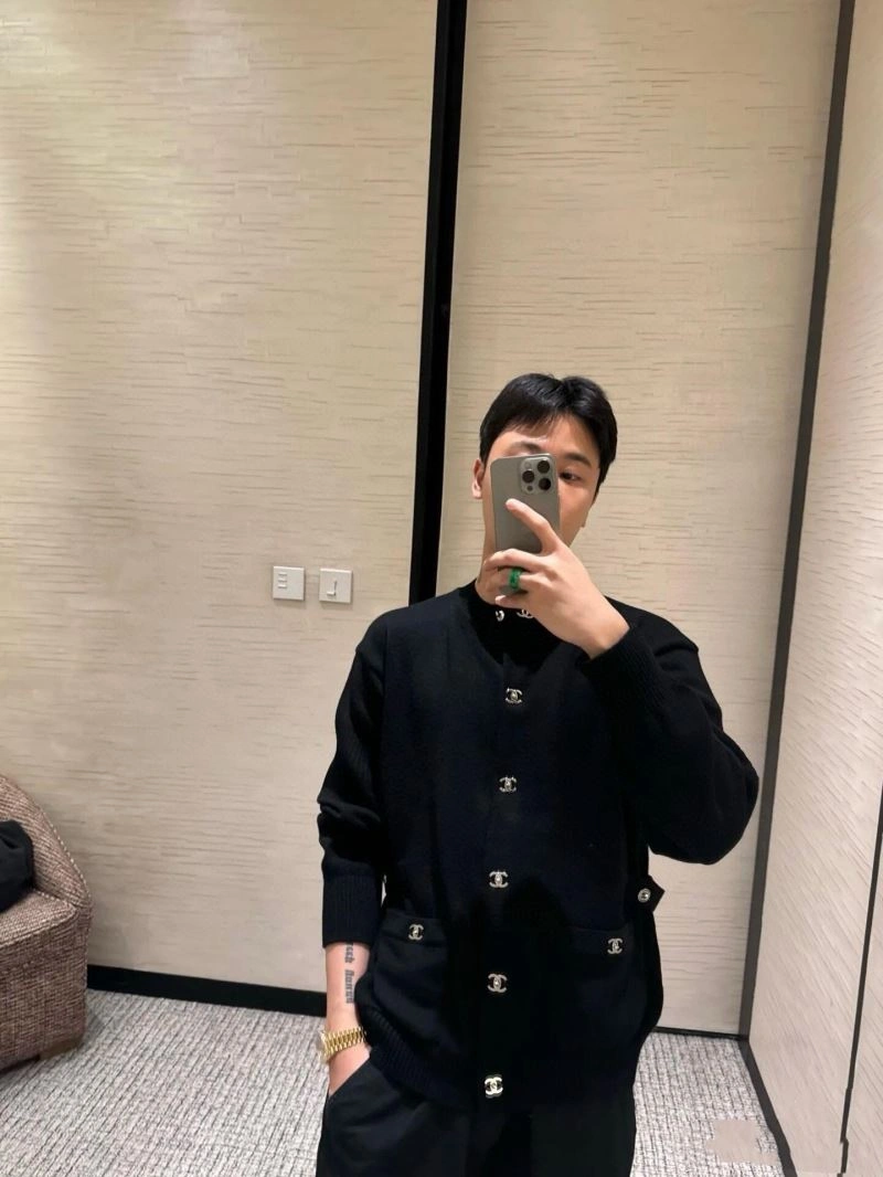 Breathable Chanel Sweaters 111397