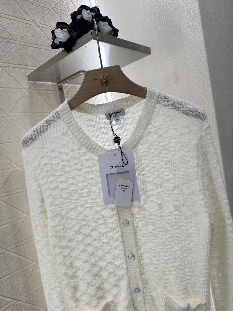 Effortless Chanel Sweaters 110367