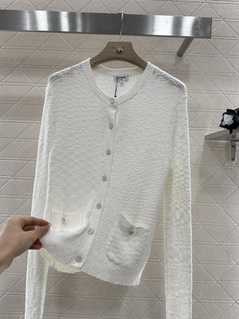 Effortless Chanel Sweaters 110367
