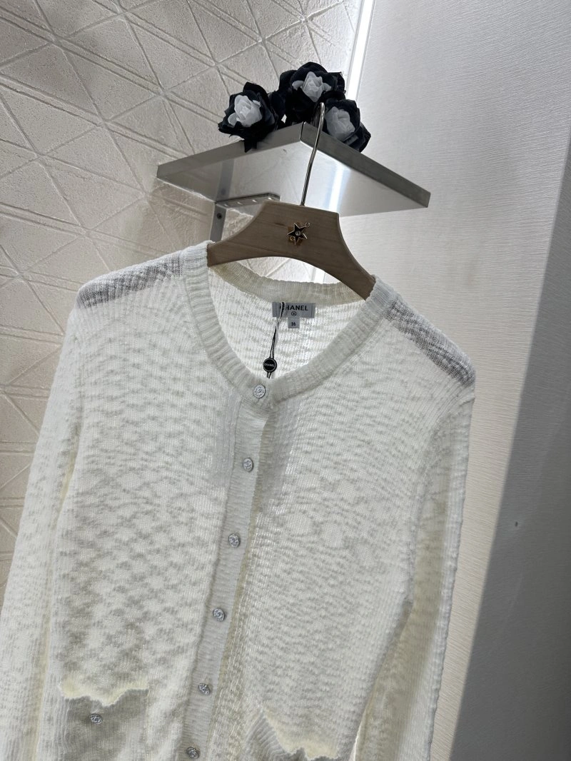 Effortless Chanel Sweaters 110367