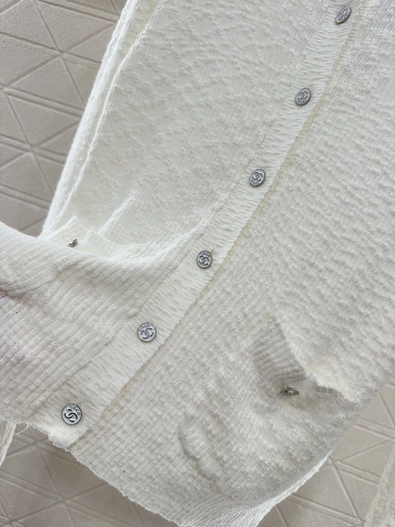 Effortless Chanel Sweaters 110367