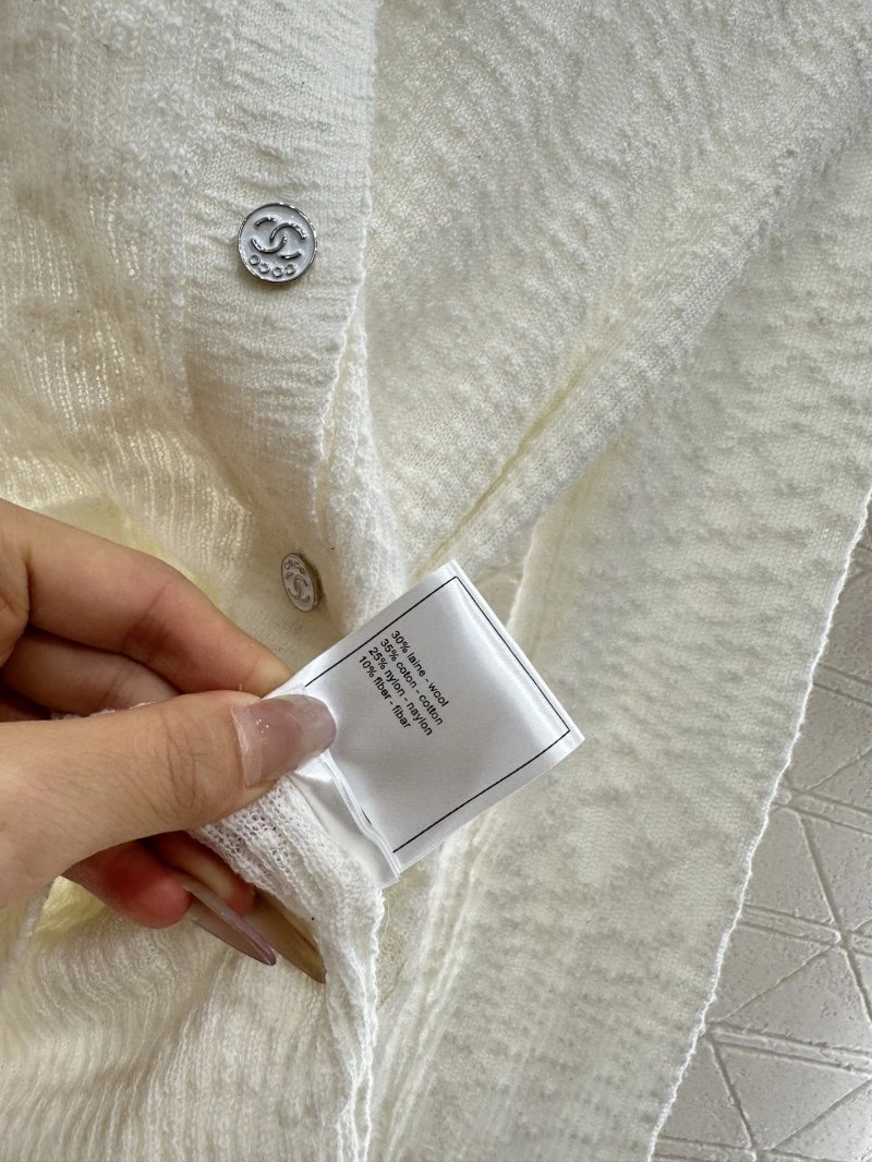 Effortless Chanel Sweaters 110367