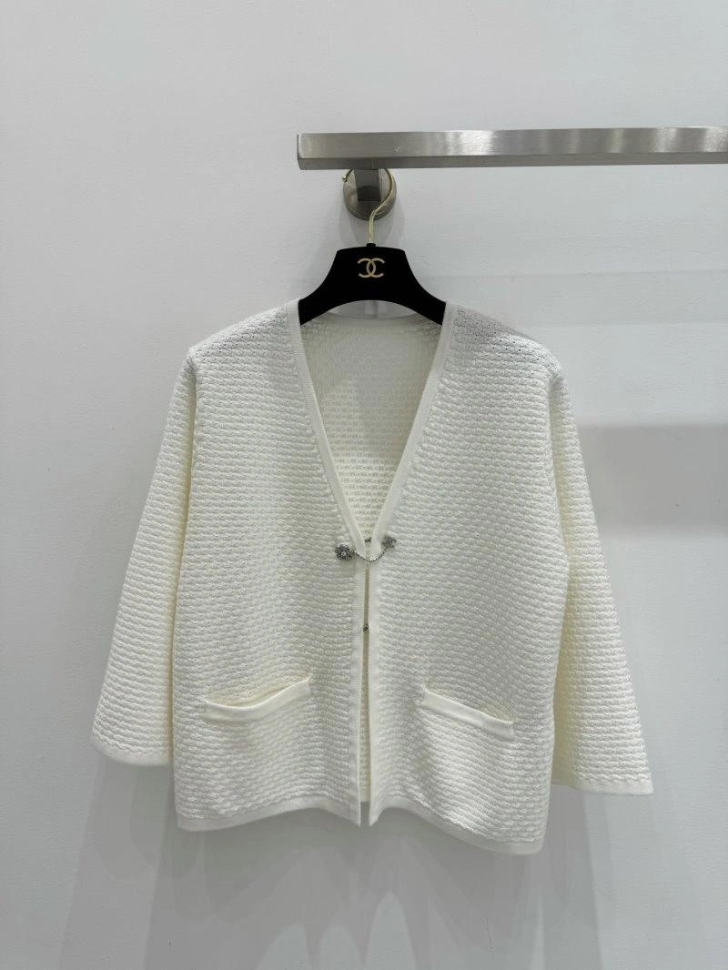 Effortless Chanel Sweaters 108046