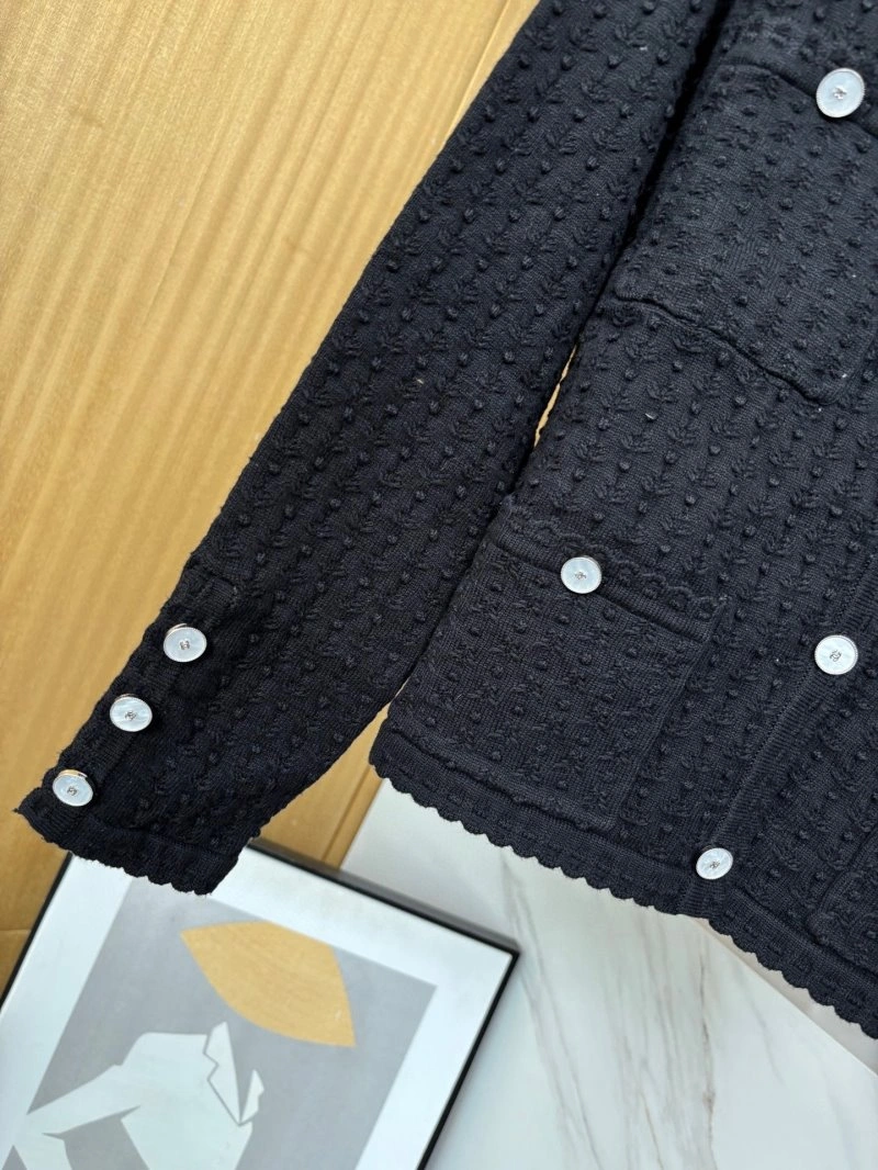 Trendsetting Chanel Sweaters 108028