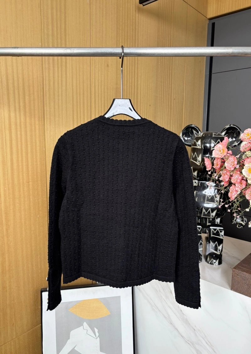 Trendsetting Chanel Sweaters 108028