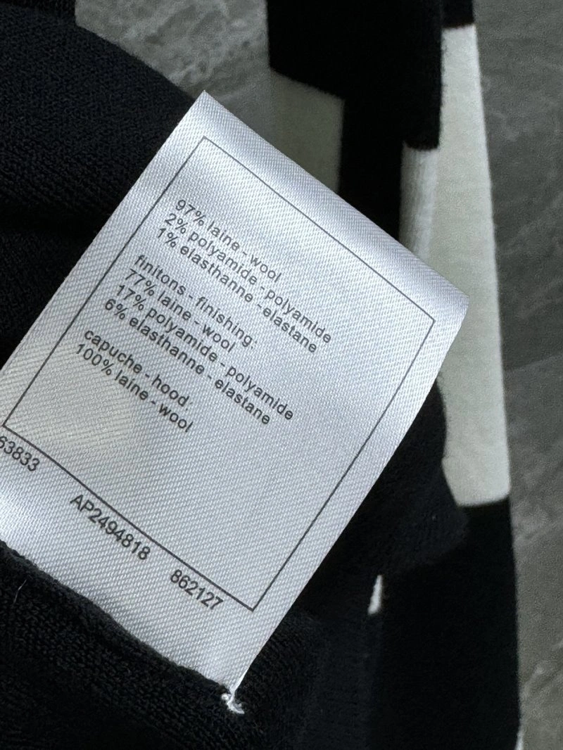 Minimalist Chanel Sweaters 108042