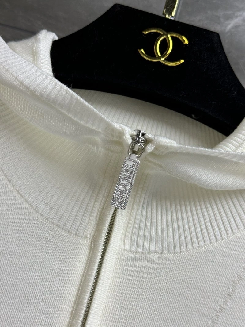 Cozy Chanel Sweaters 108023