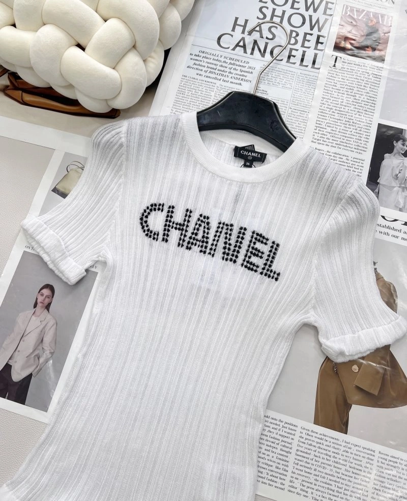 Classic Chanel Sweaters 109705