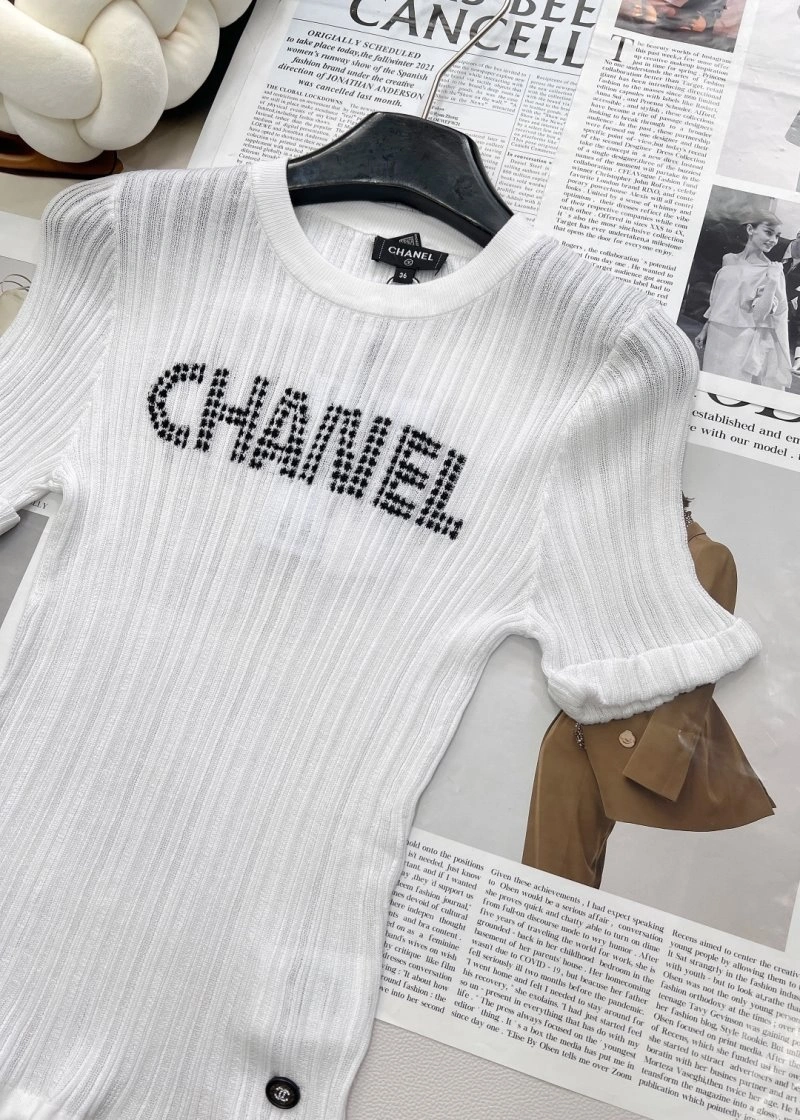 Classic Chanel Sweaters 109705