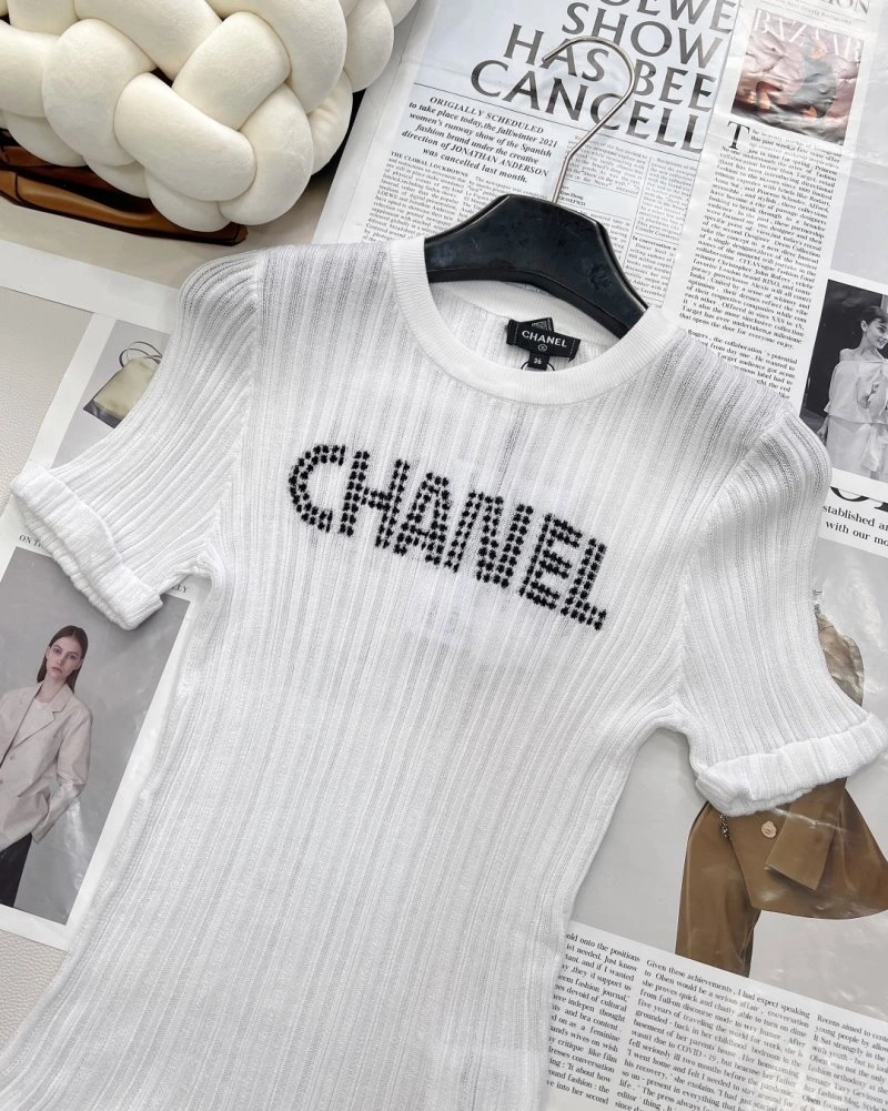 Classic Chanel Sweaters 109705