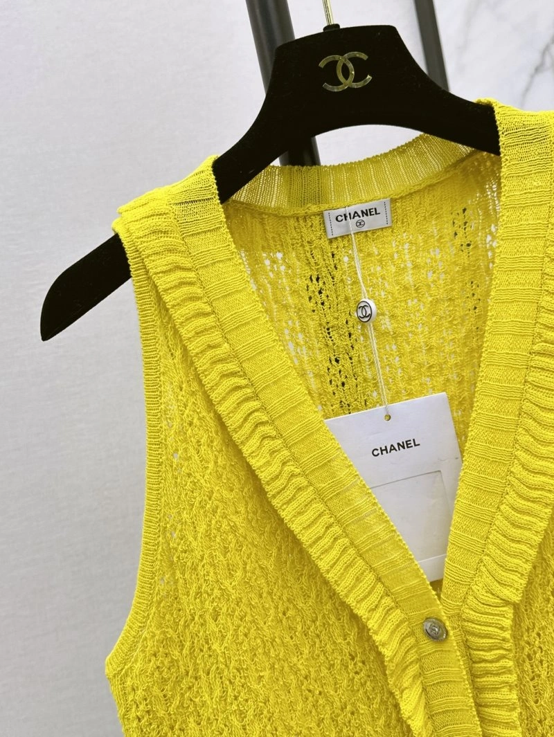 Bright Chanel Sweaters 109696