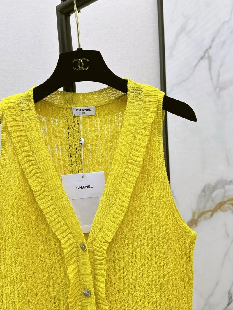 Bright Chanel Sweaters 109696